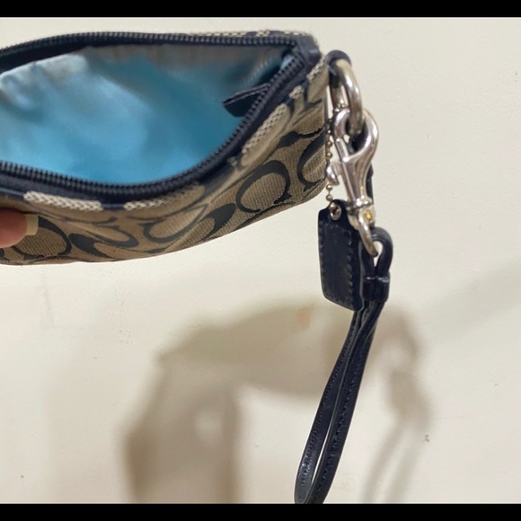 Coach wristlet - Picture 3 of 3
